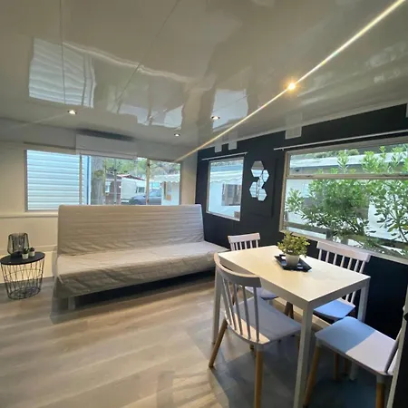Mobil-home Dans Un Calme Et Familial Chez Cesar *