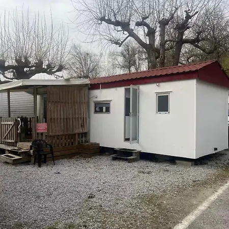 Prázdninový areál Mobil-home Dans Un Calme Et Familial Chez Cesar Cambo-les-Bains